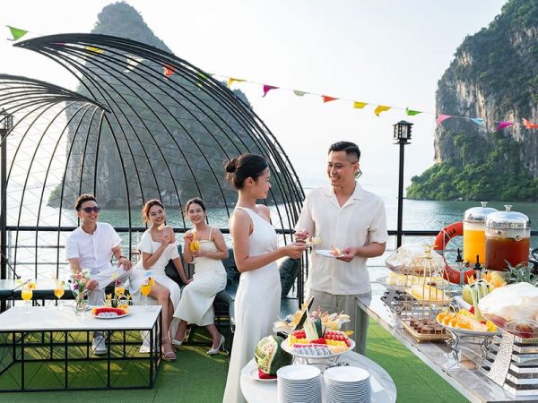 Du Thuyền Halong Heritage Luxury Tea Break