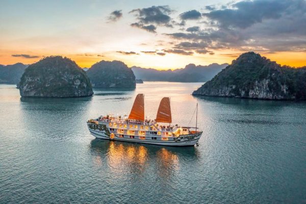 Du Thuyền Indochina Sails Cruise Hạ Long 2