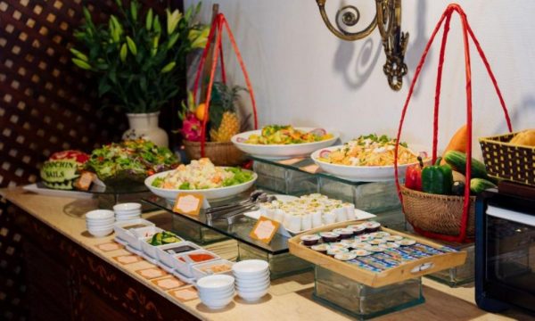 Du Thuyền Indochina Sails Cruise Hạ Long Buffet