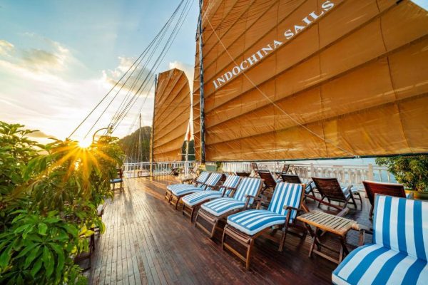 Du Thuyền Indochina Sails Cruise Hạ Long Sundeck