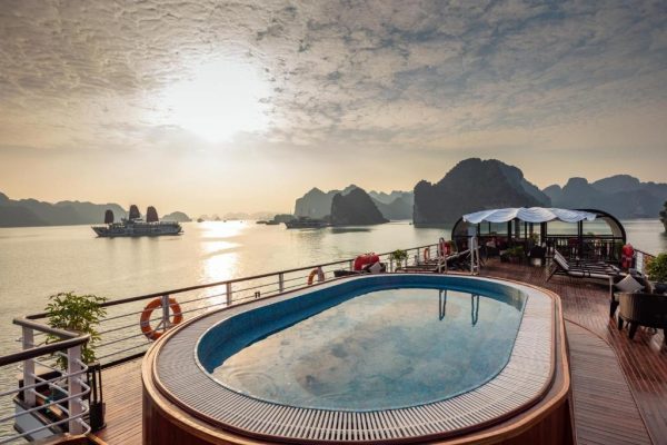 Du Thuyền Orchid Premium Cruise Hạ Long Jazzcuzi