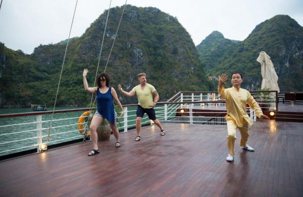 Du Thuyền Orchid Trendy Cruise Hạ Long Tai Chi