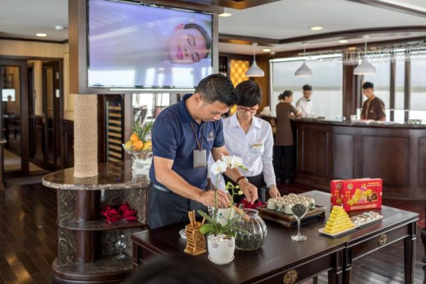 Du Thuyền Orchid Trendy Cruise Hạ Long Trà đạo