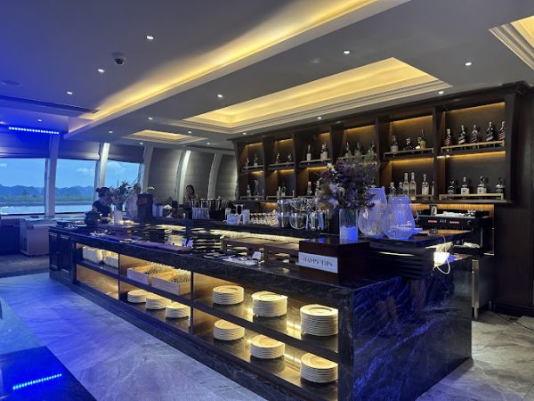 Du Thuyền Ngày Paradise Delight Hạ Long Quầy Buffet