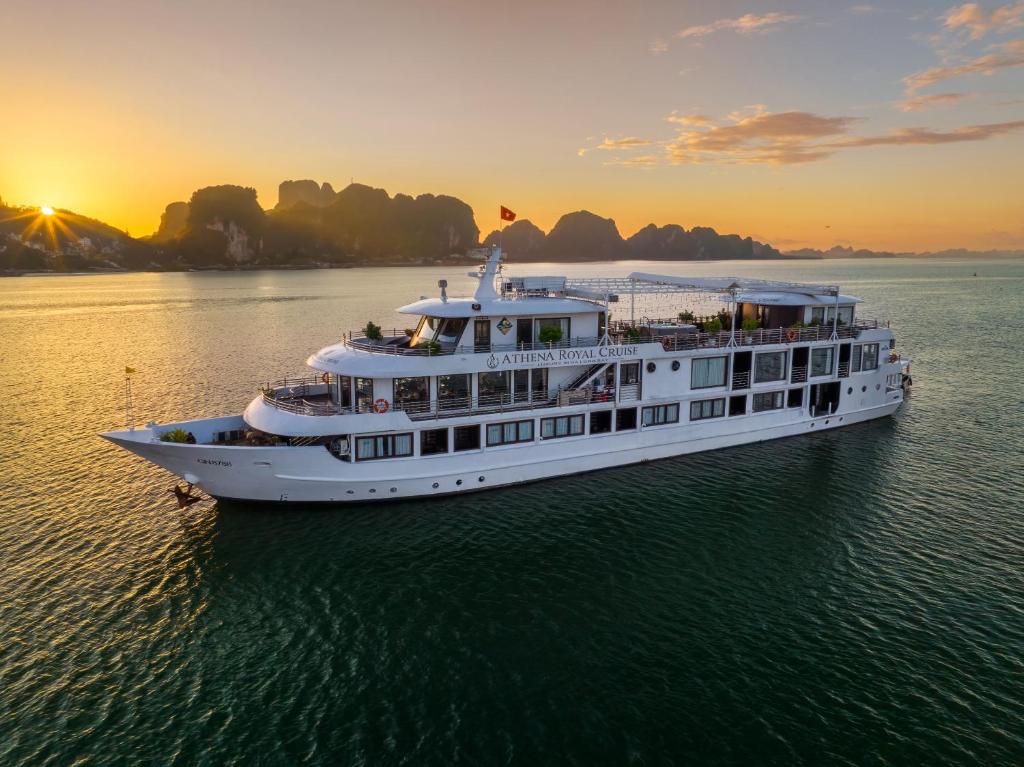 Du Thuyền Athena Royal Cruise Hạ Long