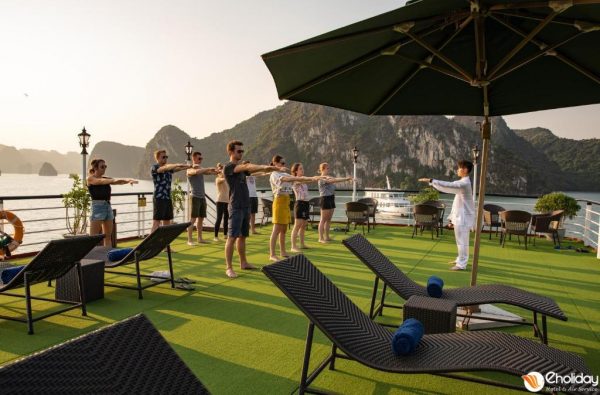 Du Thuyền Doris Hạ Long Taichi Trên Sundeck