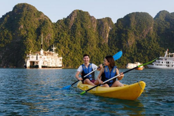 Du Thuyền Emeraude Classic Hạ Long Kayak