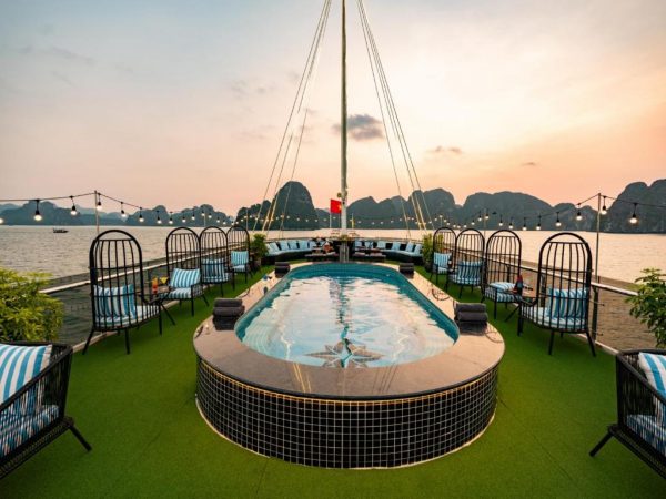 Du Thuyền Maia Cruise Hạ Long Bể Bơi