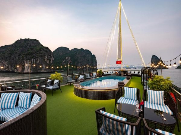 Du Thuyền Maia Cruise Hạ Long Sundeck