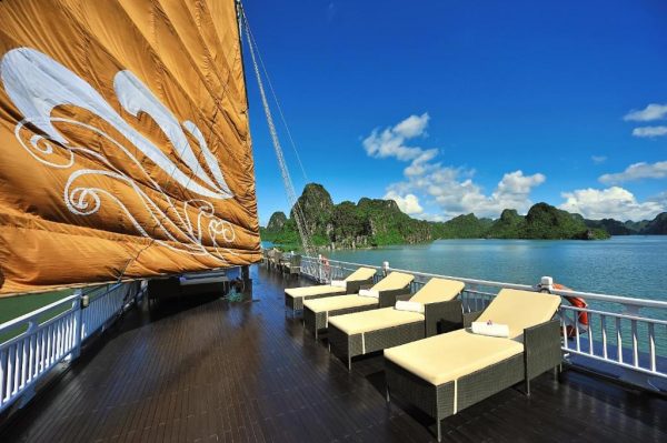 Du Thuyền Paradise Peak Cruise Hạ Long Sundeck