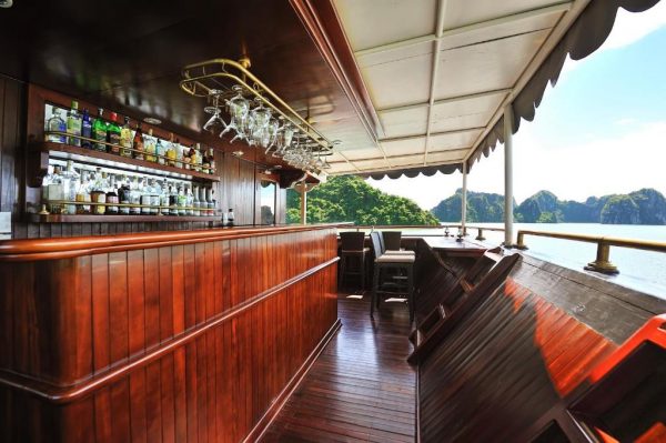 Du Thuyền Paradise Peak Cruise Hạ Long Bar 2