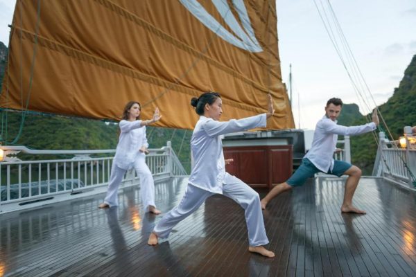 Du Thuyền Paradise Peak Cruise Hạ Long Tai Chi