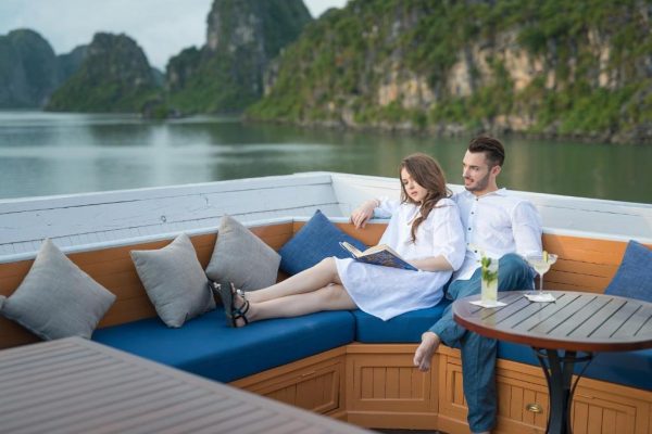 Du Thuyền Paradise Sails Cruise Check In