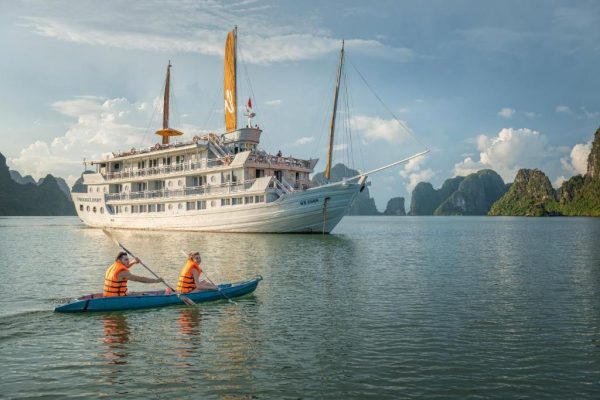 Du Thuyền Paradise Sails Cruise Kayak