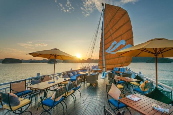 Du Thuyền Paradise Sails Cruise Sundeck