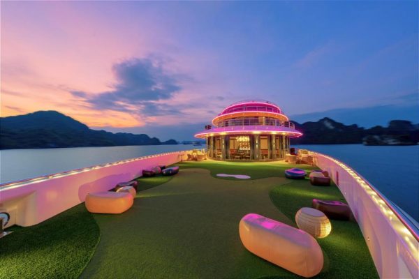 Sea Stars Cruise Hạ Long Sân Golf