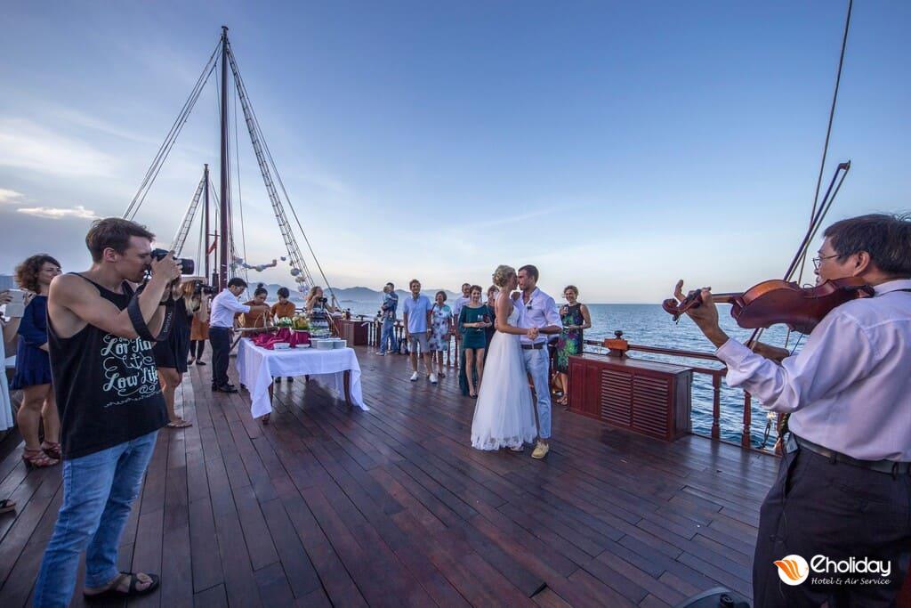 Du Thuyền Emperor Nha Trang Sun Deck