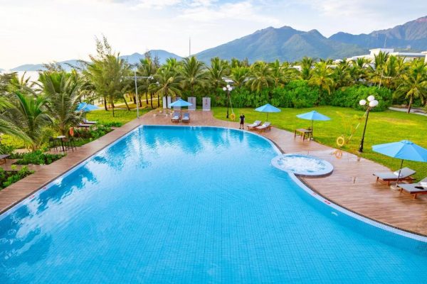 Lăng Cô Bay Retreat Pool