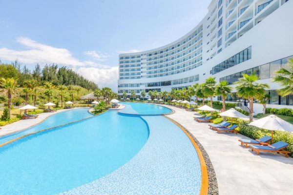 Selectum Noa Resort Cam Ranh Bể Bơi