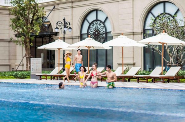 Vinholidays Fiesta Phú Quốc Pool Check In