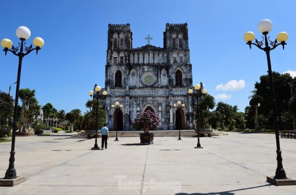 Nhà Thờ Mằng Lăng.