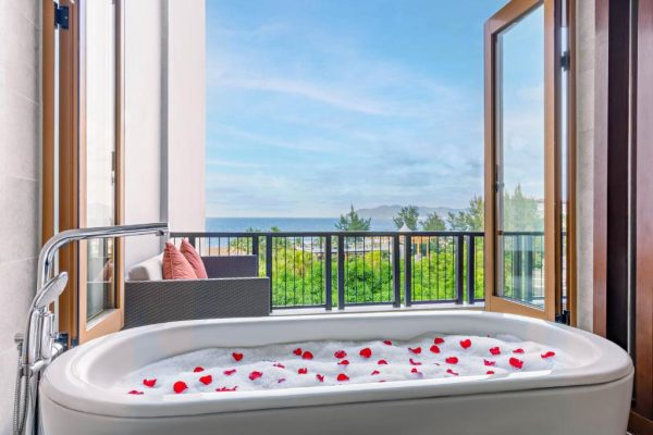 Angsana Lăng Cô Resort Huế Phòng Tắm View Biển