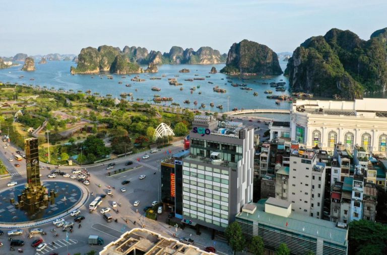 Tru by Hilton Hạ Long Hòn Gai Center