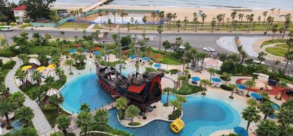 Mövenpick Resort Phan Thiet Bể Bơi