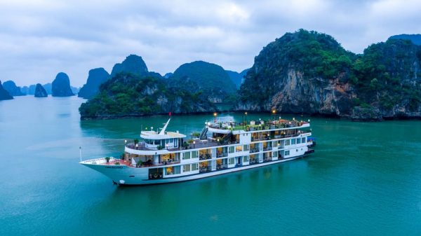 Du Thuyền Aquamarine Hạ Long Toàn Cảnh