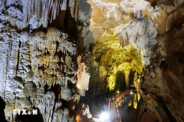 Hang động Khó Chua La..