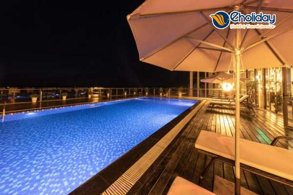 Khách Sạn Serene Beach Đà Nẵng Night Pool