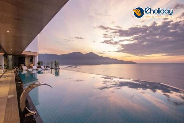 Khách Sạn Radisson Red Đà Nẵng Bể Bơi