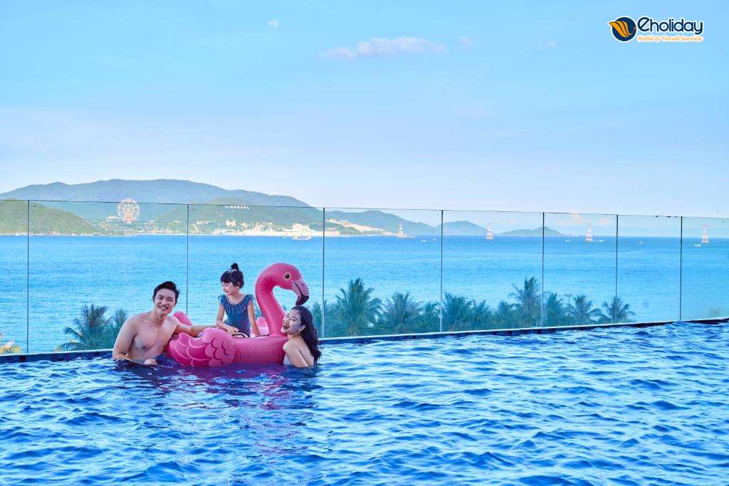 Vinpearl Beachfront Nha Trang Bể Bơi Check In
