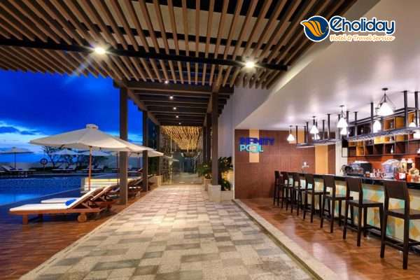 Vinpearl Beachfront Nha Trang Pool Bar