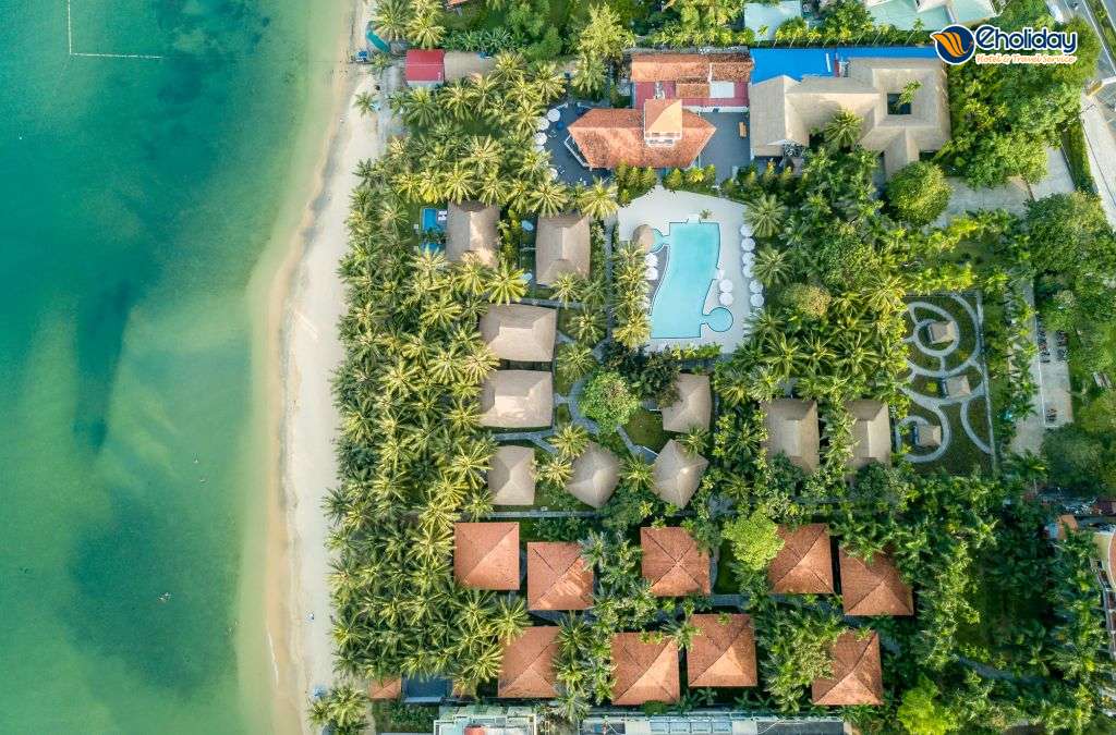 L'azure Resort & Spa 1