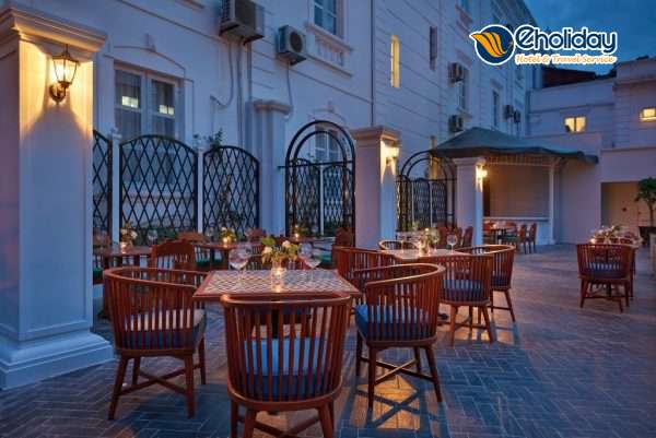 Manoir Des Arts Hotel.