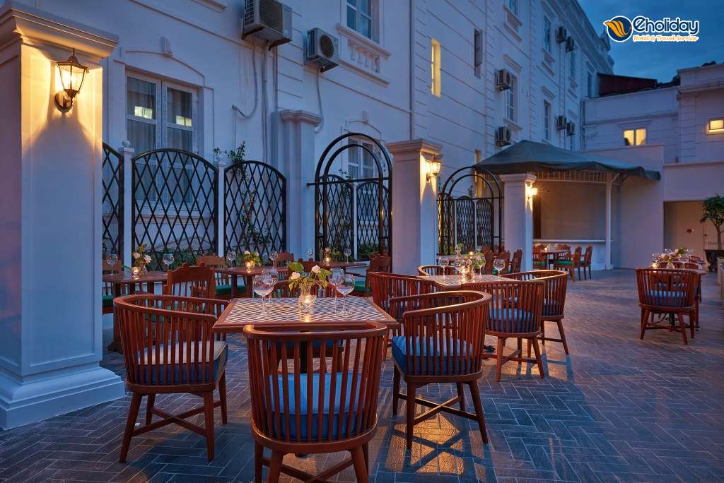 Manoir Des Arts Hotel.