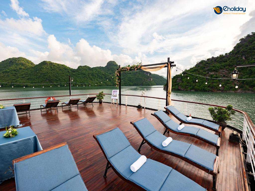 Du Thuyền Amanda Luxury Lan Hạ Sundeck 2
