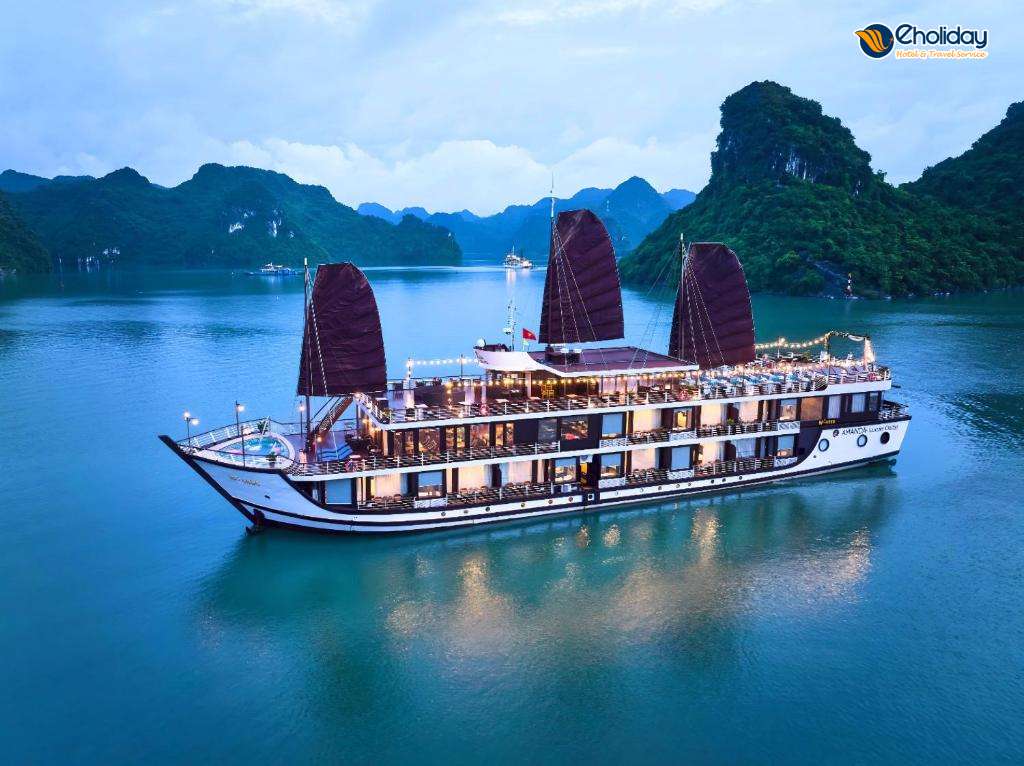 Du thuyền Amanda Luxury Lan Hạ