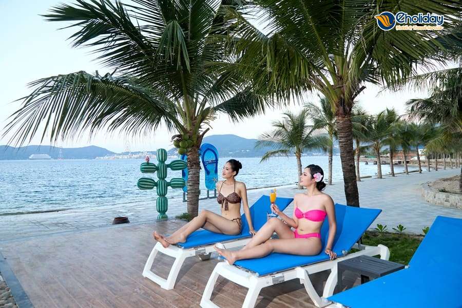 Paradise Resort Nha Trang Pool Check In