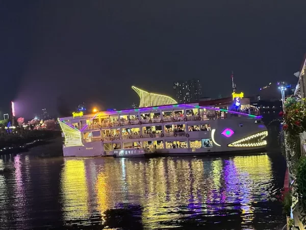 Tour Ăn Tối Du Thuyền Bến Nghé Sông Sài Gòn 3