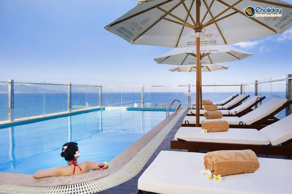 Khách Sạn Regalia Nha Trang Pool 2